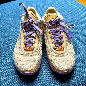 LeBron XX basketball sneakers